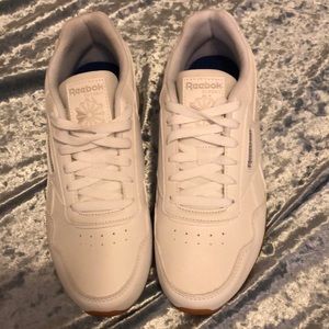 Womens size 7 Reebok tennis shoes! New with box.